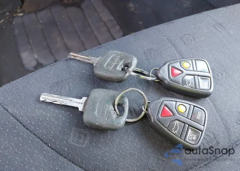 2001 Volvo V70 T5 from USA, damaged, VIN YV1SW53D411061537